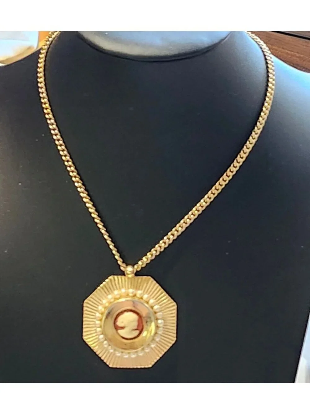 Vintage 1960s Gold Tone Cameo Pendant Necklace Faux Pearl Setting Classic